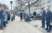 Bei der Stolpersteinverlegung mahnte Geschichtsvereins-Vorsitzender Jürgen Theil die Verantwortung für eine offene Gesellschaft, in der Antisemitismus und Ausgrenzung keinen Platz haben, an.  