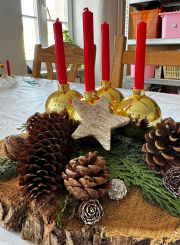 Unter anderem Adventsgestecke können im 