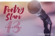 Mikrofon, Schrift Poetry Slam Prenzlau 13